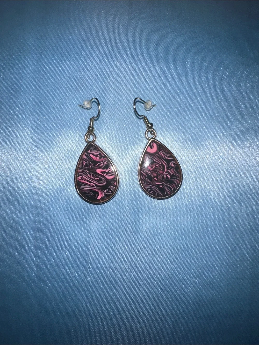 Marbled Teardrop Dangle Earrings in Black and Pink